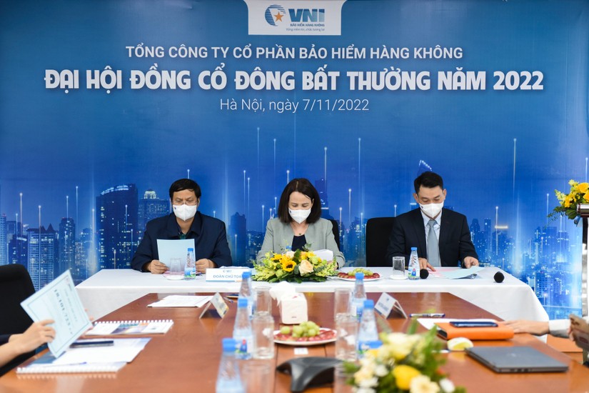 Chủ tịch HĐQT bà Lê Thị Hà Thanh chủ trì ĐHĐCĐ bất thường năm 2022. Ảnh: Bảo hiểm VNI