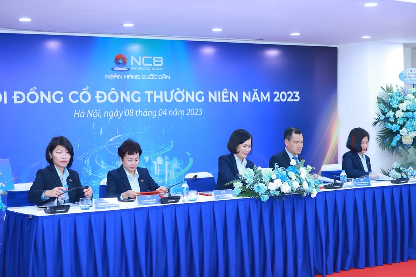 Bà Bùi Thị Thanh Hương - Chủ tịch HĐQT NCB chủ trì hội nghị