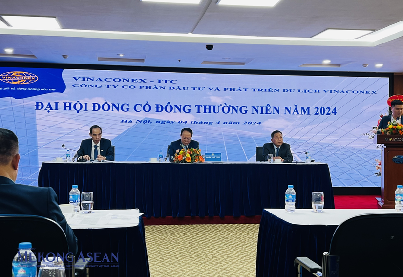 Ông Dương Văn Mậu - Chủ tịch HĐQT Vinaconex ITC (giữa) chủ trì Đại hội. Ảnh: Minh Phong - Mekong ASEAN