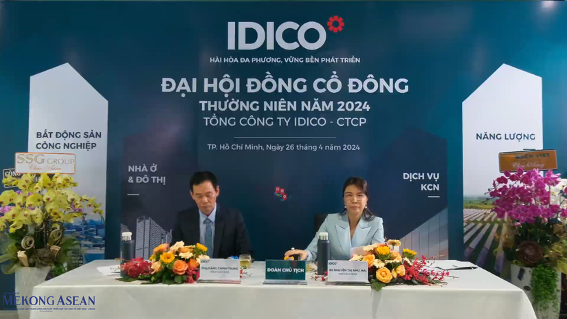 Tổng giám đốc Đặng Chính Trung và Chủ tịch Nguyễn Thị Như Mai chủ trì đại hội. 