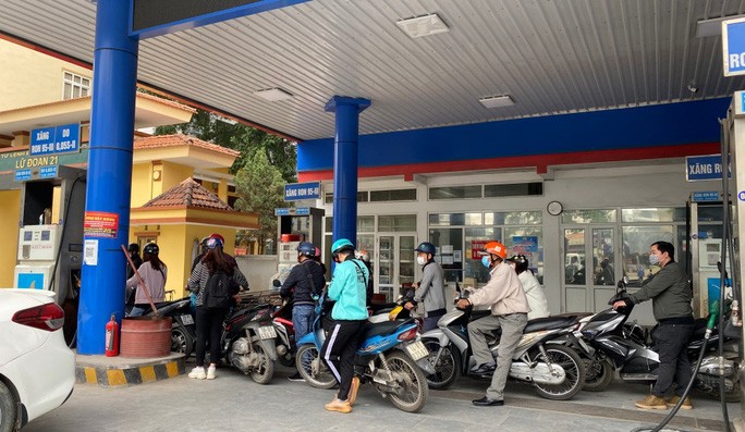Giá xăng dầu tăng một trong những nguyên nhân làm chỉ số giá tiêu dùng (CPI) tháng 3 tăng. Nguồn: Báo Người Lao Động.