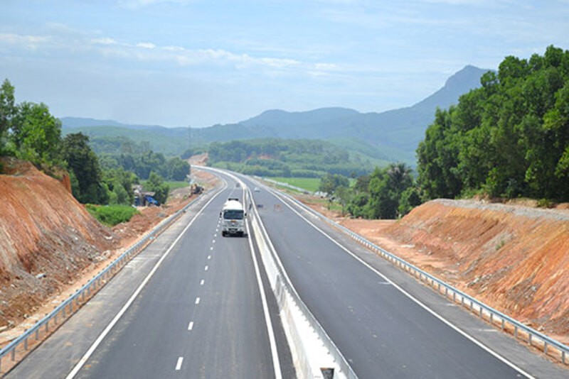 Thủ tướng Chính phủ thống nhất chủ trương nghiên cứu đầu tư 2 tuyến đường ở Quảng Nam, Kon Tum. Nguồn: VGP.