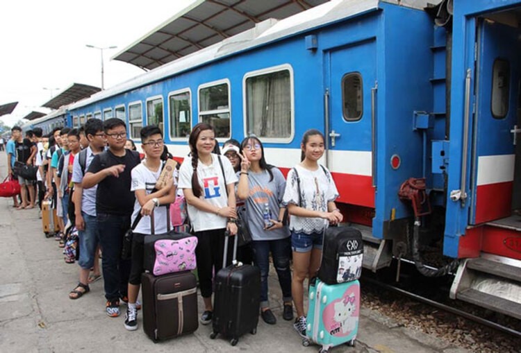 Từ tháng 9, tăng thêm chuyến tàu khách Hà Nội - Lào Cai phục vụ du lịch Sa Pa. Nguồn: Mai Châu Tourist.