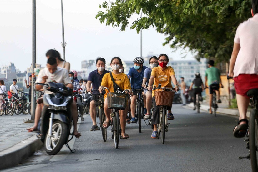 Hà Nội sẽ nghiên cứu thí điểm làn đường dành riêng cho xe đạp. Nguồn: Đời sống Việt Nam.