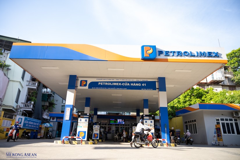 9 tháng đầu năm 2022, lãi sau thuế của Petrolimex giảm 79% so với cùng kỳ. Ảnh: Quách Sơn.