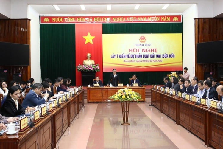 Hội nghị lấy ý kiến về Dự thảo Luật Đất đai (sửa đổi) diễn ra tại TP Đồng Hới, tỉnh Quảng Bình sáng 24/2. Nguồn: VGP.