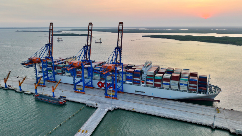 Siêu tàu container lớn nhất thế giới OOCL Spain cập Cảng Gemalink. Nguồn: Gemadept.