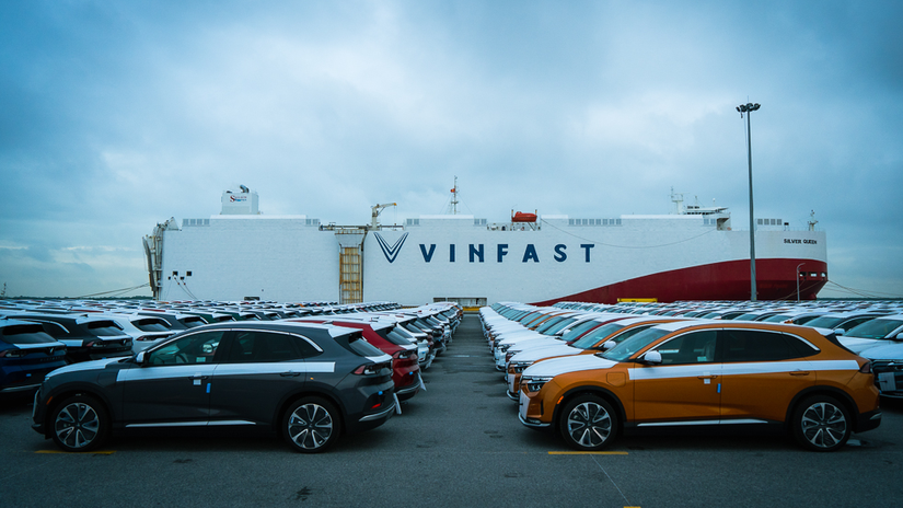 Chủ tịch Phạm Nhật Vượng tặng 1 tỷ USD cho VinFast từ nguồn tài sản cá nhân.