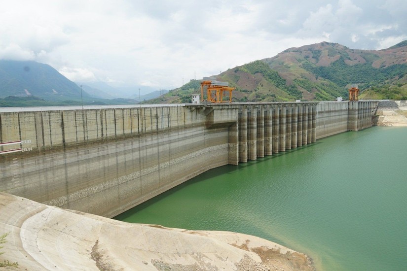 Lưu lượng nước tại hồ Nhà máy Thủy điện Sơn La ngày 6/6. 