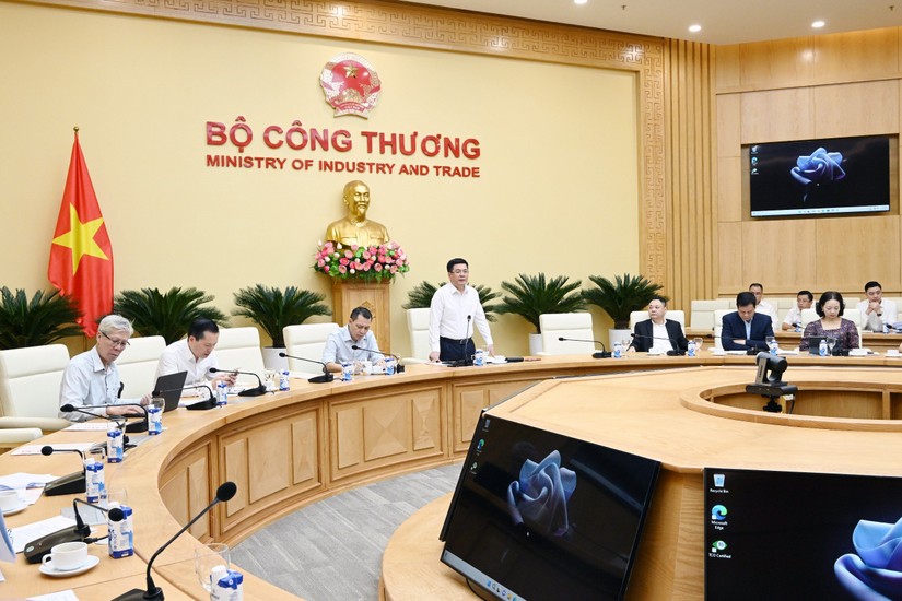 Bộ trưởng Nguyễn Hồng Diên chủ trì cuộc họp ngày 15/12.