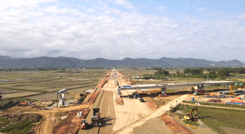 Dự án cầu vượt tuyến đường Hàm Nghi kéo dài (TP Hà Tĩnh) do Tổng công ty 319 thi công là điểm nhấn trên đoạn tuyến cao tốc Bãi Vọt - Hàm Nghi. Nguồn: Báo Giao thông.