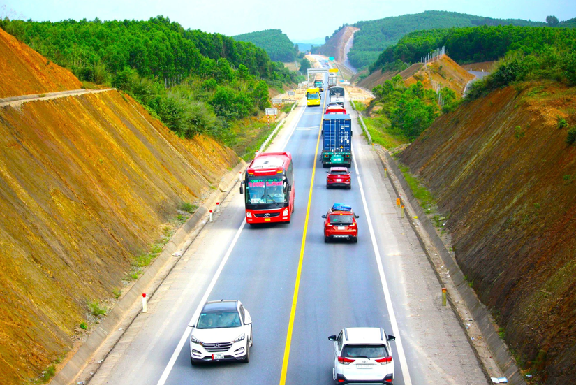 Một đoạn cao tốc Cam Lộ - La Sơn. Nguồn: Báo Giao thông.