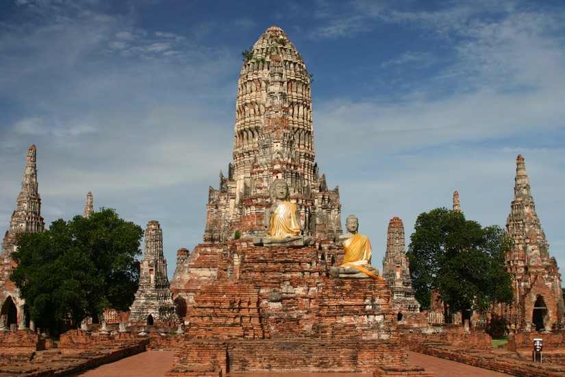 Ngôi đền Wat Chaiwatthanaram trong quần thể di tích Công viên lịch sử Ayutthaya ở Thái Lan. 