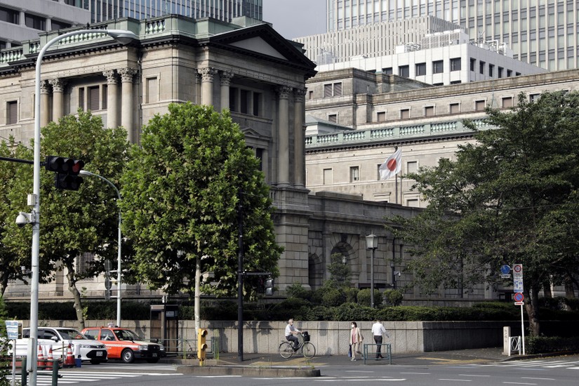 Bên ngoài trụ sở chính của ngân hàng trung ương Nhật Bản tại Tokyo. Ảnh: Bloomberg