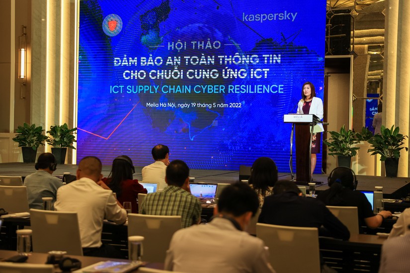 Bà Genie Gan, Giám đốc phụ trách Quan hệ Chính phủ khu vực Châu Á – Thái Bình Dương, công ty Kaspersky phát biểu tại Hội thảo. Ảnh: TTXVN