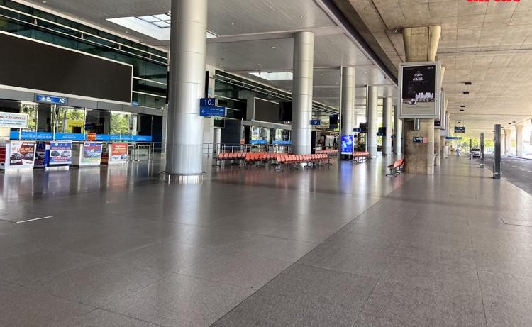 Sân bay Tân Sơn Nhất vắng lặng, đìu hiu chưa từng có