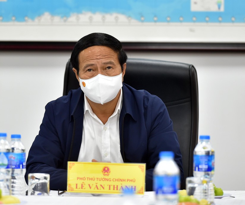 Phó Thủ tướng Lê Văn Thành tại buổi kiểm tra tình hình sản xuất Công ty Hosiden
