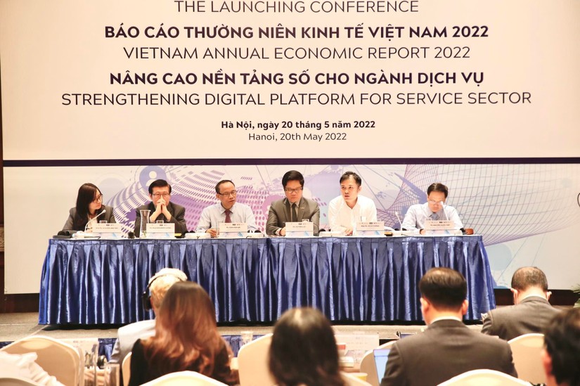 Các chuyên gia kinh tế tại Hội thảo Báo cáo thường niên kinh tế Việt Nam 2022. Ảnh: Thu Trang