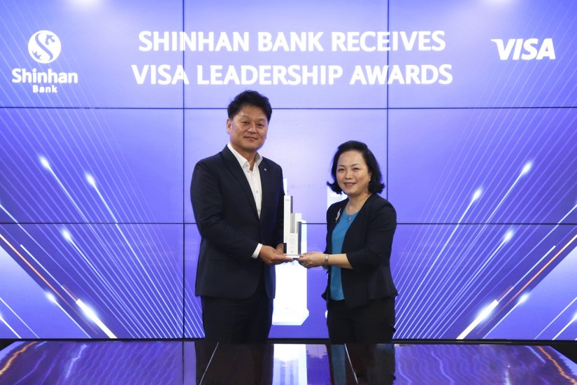 Ngân hàng Shinhan đón nhận liên tiếp 3 giải thưởng danh giá từ tổ chức VISA 