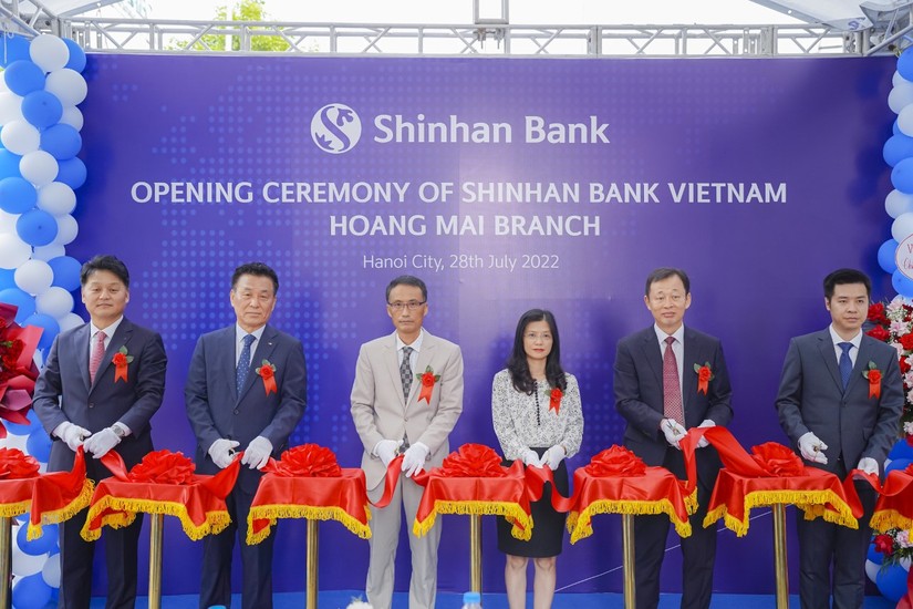 Shinhan Bank cắt băng khánh thành chi nhánh Hoàng Mai