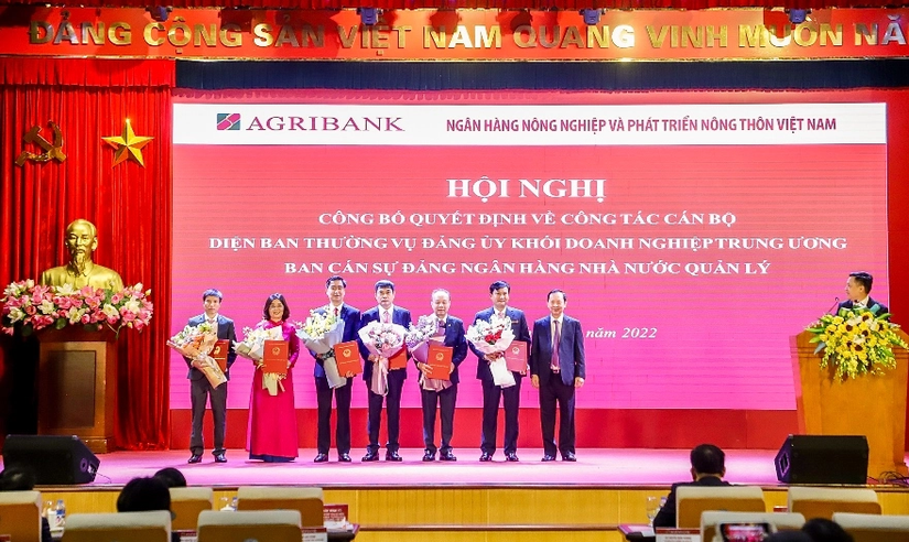 Công bố các Quyết định của Thống đốc NHNN Việt Nam. Ảnh: Agribank