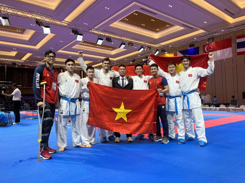 Chiến thắng nghẹt thở, karate Việt Nam giành HCV SEA Games 32