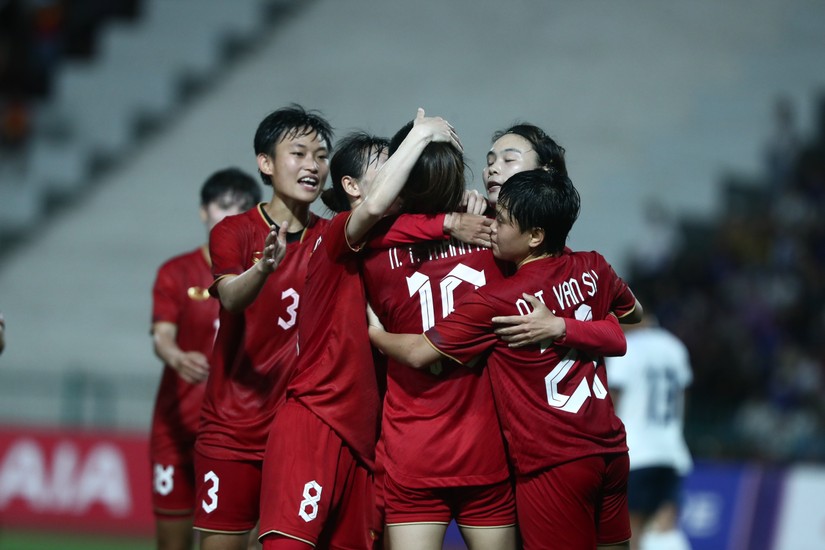 Thắng chủ nhà 4-0, bóng đá nữ Việt Nam vào chung kết SEA Games