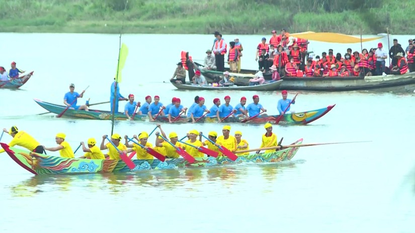 Lễ hội đua thuyền xã Tịnh Long, tỉnh Quảng Ngãi được công nhận là Di sản văn hóa phi vật thể quốc gia. Ảnh: Đài TH Quảng Ngãi