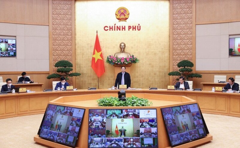 Thủ tướng Phạm Minh Chính chủ trì cuộc họp trực tuyến của Thường trực Chính phủ với các địa phương về báo cáo nghiên cứu tiền khả thi đối với 5 dự án giao thông trọng điểm quốc gia . Ảnh: Báo chính phủ