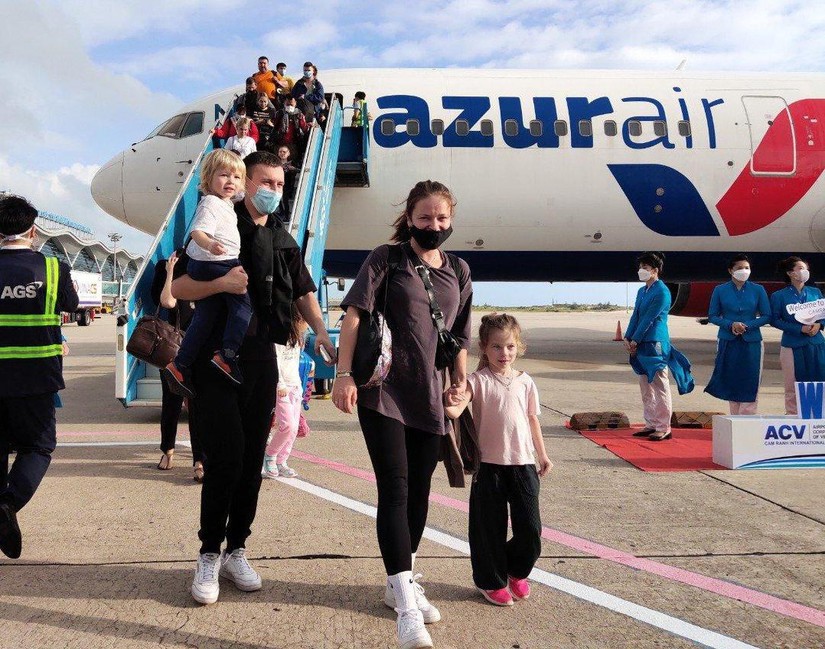 Sân bay quốc tế Cam Ranh đón khách Nga trở lại sau hơn 2 năm gián đoạn vì dịch bệnh . Ảnh: Thanh niên