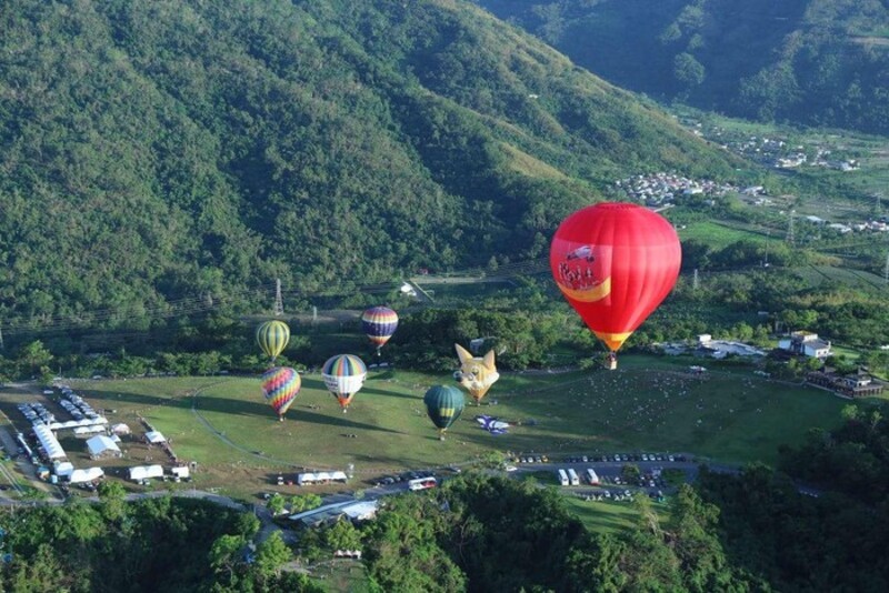 Khai mạc lễ hội khinh khí cầu quốc tế tại Tuyên Quang. Ảnh: NLĐ