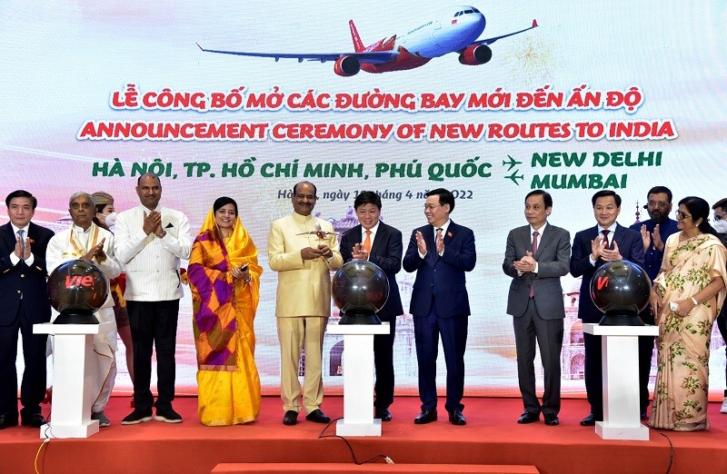 Chủ tịch Quốc hội Vương Đình Huệ và Chủ tịch Hạ viện Ấn Độ Om Birla chứng kiến khai trương các đường bay thẳng Việt Nam - Ấn Độ. Ảnh: VGP