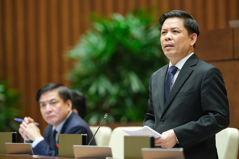 Bộ trưởng Bộ Giao thông Vận tải Nguyễn Văn Thể trả lời chất vấn.