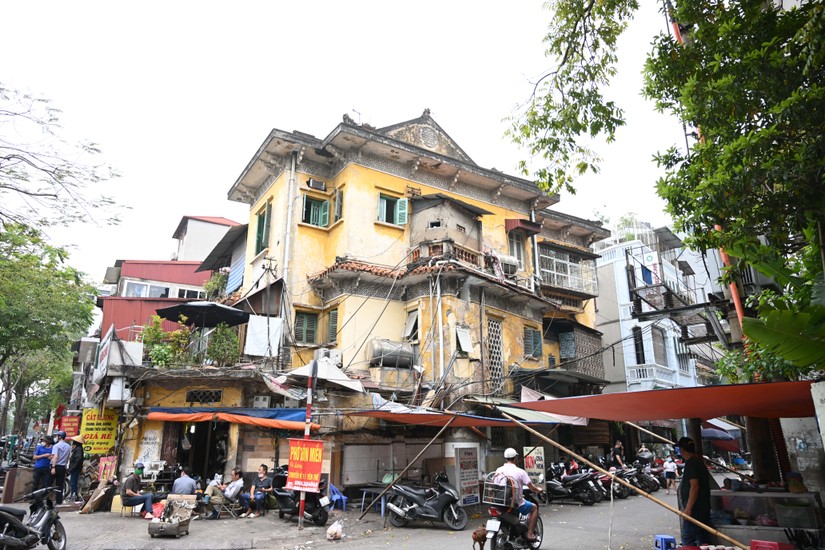 Biệt thự cổ tại phố Nguyễn Thái Học. Ảnh: Quách Sơn