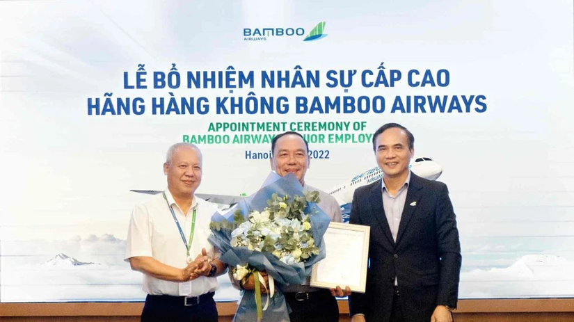 Tân Phó Tổng giám đốc Bamboo Airways Đào Đức Vũ (giữa), Tổng giám đốc Bamboo Airways Nguyễn Mạnh Quân (trái) và Cố vấn cao cấp Võ Huy Cường tại lễ bổ nhiệm.