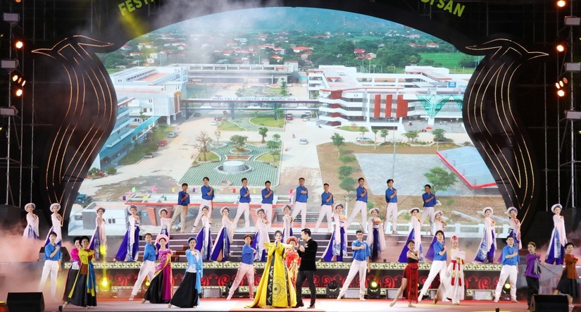 Lễ “Festival Ninh Bình 2022 - Tràng An kết nối di sản”. 