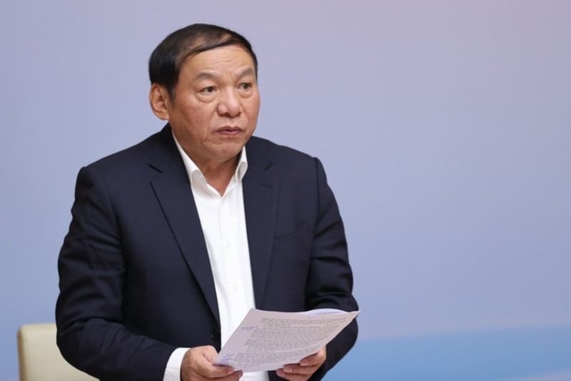 Bộ trưởng Nguyễn Văn Hùng báo cáo tại Hội nghị . Ảnh VGP