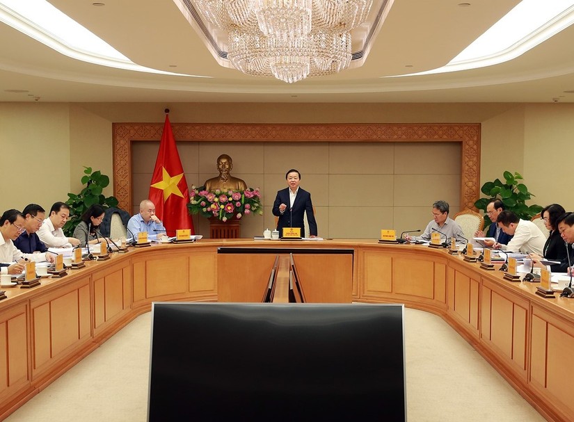 Phó Thủ tướng Trần Hồng Hà chủ trì cuộc họp tổng kết 10 năm thực hiện Nghị quyết 13-NQ/TW năm 2012 về xây dựng hệ thống kết cấu hạ tầng. Ảnh: VGP