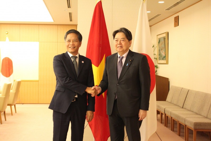 Trưởng ban Kinh tế Trung ương Trần Tuấn Anh cùng Bộ trưởng Ngoại giao Nhật Bản Hayashi Yoshimasa
