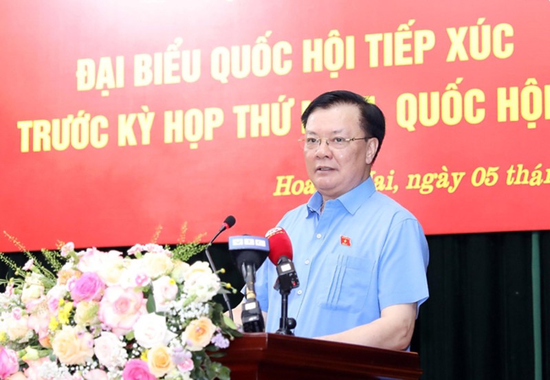  Bí thư Thành ủy Hà Nội Đinh Tiến Dũng phát biểu tại buổi tiếp xúc cử tri quận Hoàng Mai. Ảnh: Hanoi.gov