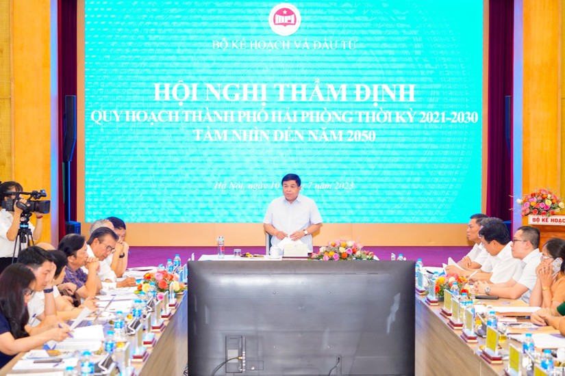Bộ trưởng Bộ Kế hoạch và Đầu tư Nguyễn Chí Dũng chủ trì hội nghị thẩm định Quy hoạch thành phố Hải Phòng thời kỳ 2021 – 2030, tầm nhìn đến năm 2050. Ảnh: Haiphong.gov