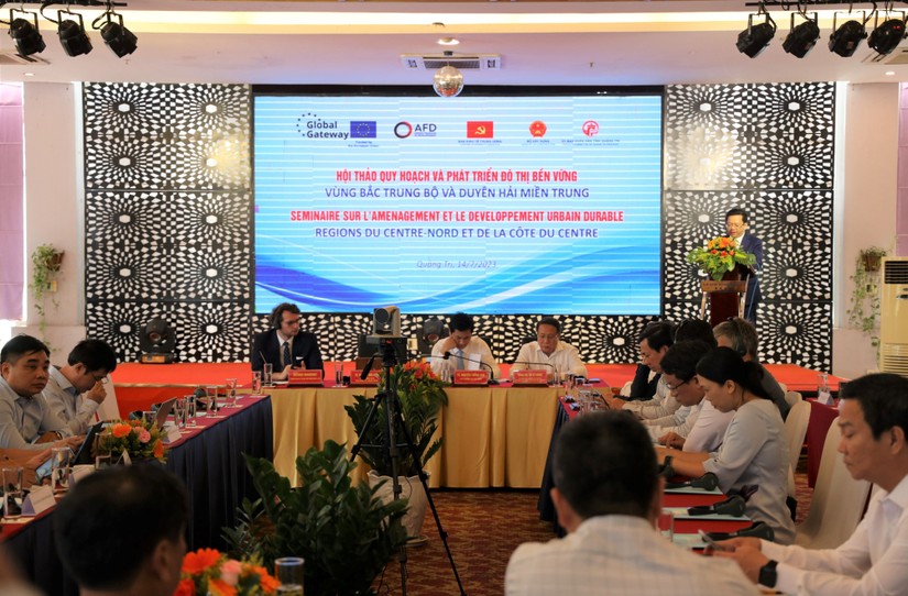 Hội thảo "Quy hoạch và phát triển đô thị bền vững vùng đô thị ven biển miền Trung". 