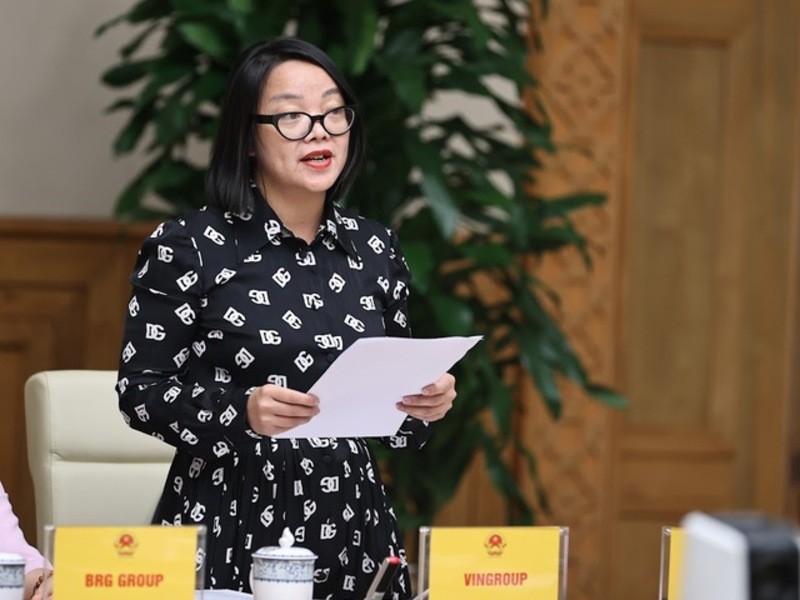 Bà Ngô Thị Hương - Phó Tổng Giám đốc Kinh doanh và Marketing CTCP Vinpearl, đại diện Tập đoàn Vingroup, đưa ra đề xuất tại hội nghị. Ảnh: VGP.