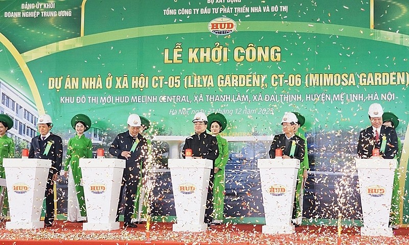 Các đại biểu dự lễ khởi công dự án nhà ở xã hội tại Mê Linh. Ảnh: Báo Xây dựng.