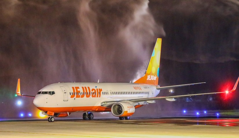 Chuyến bay thương mại đầu tiên từ Incheon đến Liên Khương do Jeju Air khai thác. Ảnh: Báo Lâm Đồng.