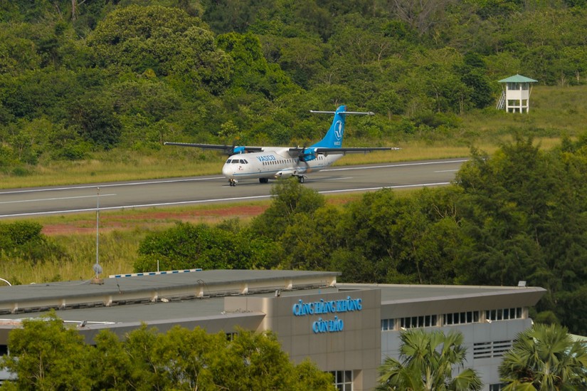 Máy bay của Vasco hạ cánh tại sân bay Côn Đảo.