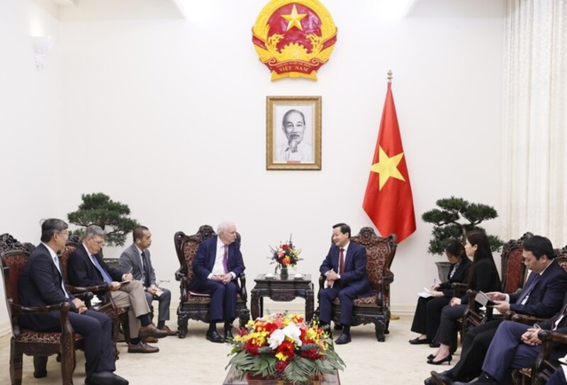 Phó Thủ tướng Lê Minh Khái tiếp Giáo sư Thomas Vallely, Giám đốc Chương trình Việt Nam tại Đại học Harvard và các chuyên gia Đại học Fulbright Việt Nam. Ảnh VGP.