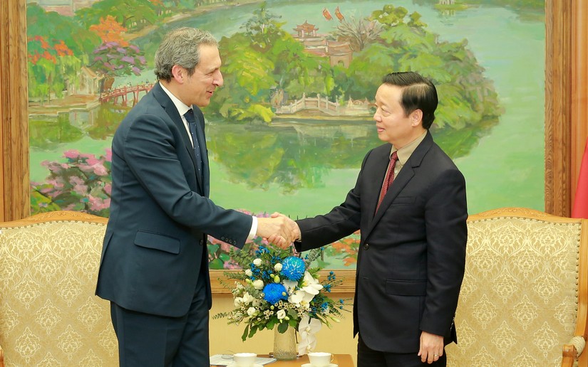 Phó Thủ tướng Trần Hồng Hà tiếp ông Olivier Michalon, Phó chủ tịch Tập đoàn Airbus Helicopters Toàn cầu. Ảnh: VGP.