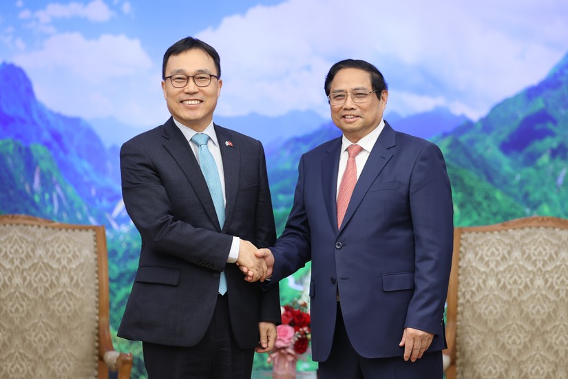 Thủ tướng Chính phủ Phạm Minh Chính tiếp Đại sứ Hàn Quốc tại Việt Nam Choi Young Sam. Ảnh: VGP
