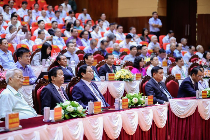 Thủ tướng Phạm Minh Chính dự Hội nghị công bố Quy hoạch tỉnh thời kỳ 2021-2030, tầm nhìn đến năm 2050 và xúc tiến đầu tư nông nghiệp, thương mại, du lịch tỉnh Vĩnh Long. Ảnh: VGP